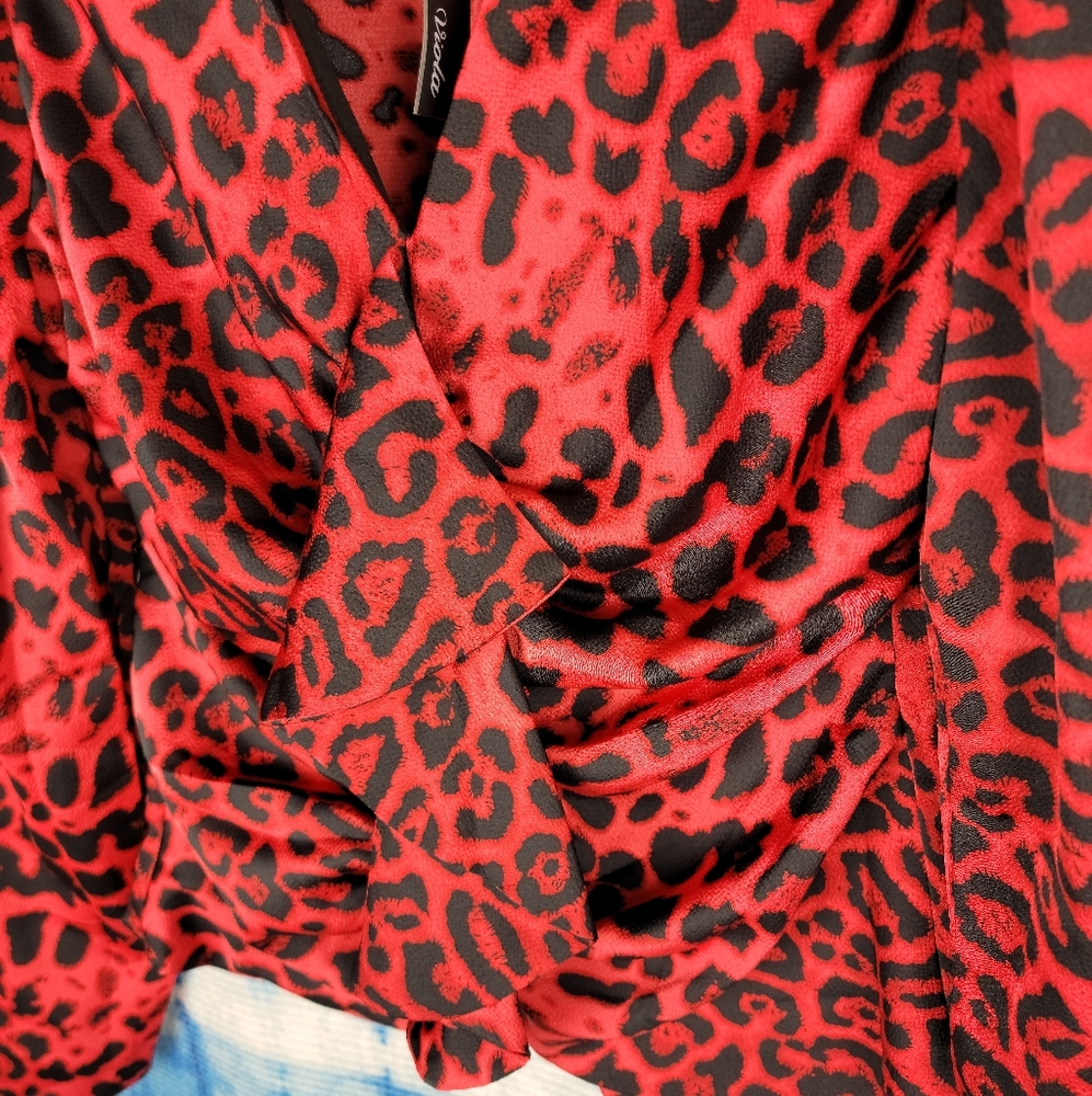 Leopard Print Ruffle Top - Picture 3 of 11
